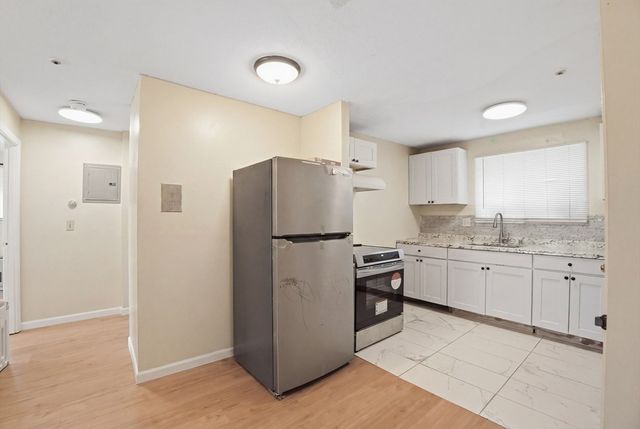79 Holbrook Rd 2, Quincy, MA 02171