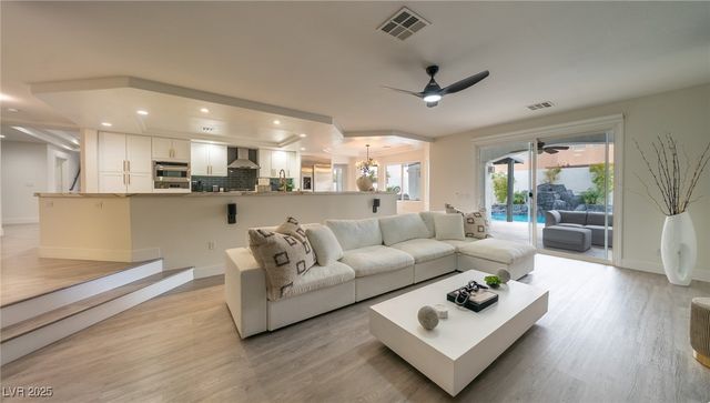 6655 Tranquil Seas Court, Las Vegas, NV 89139