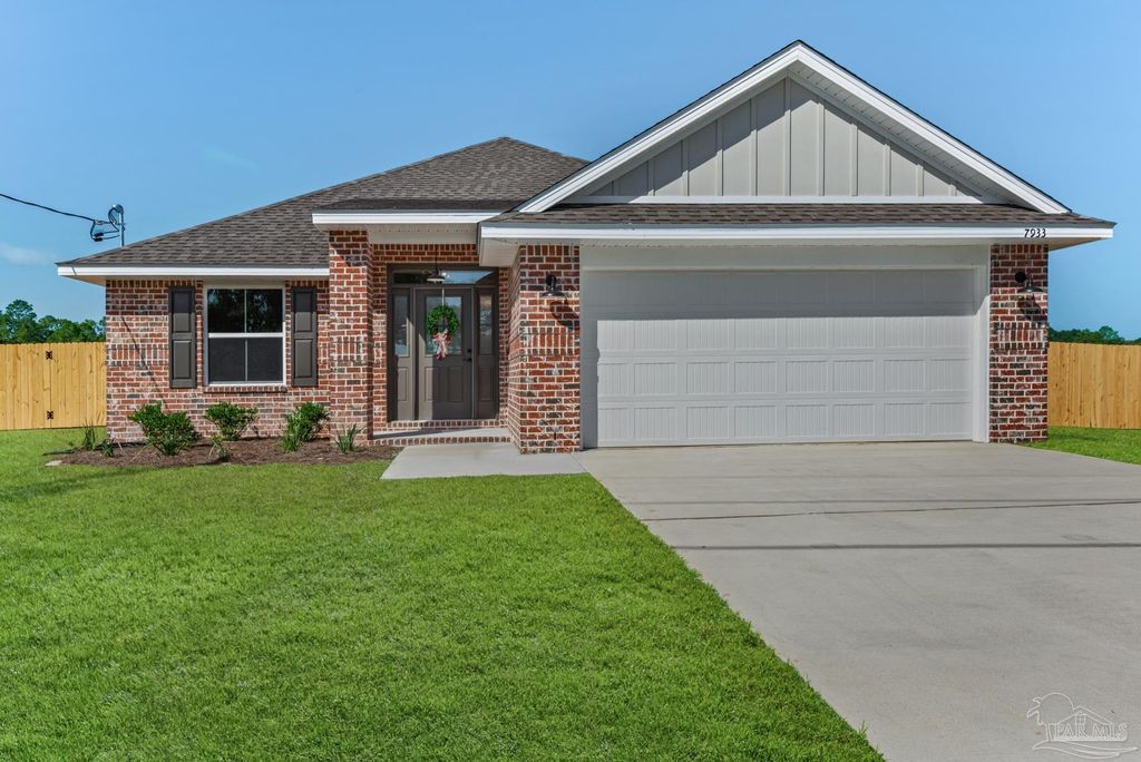 7945 Twin Lake Dr, Milton, FL 32583