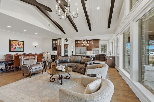 613 Kiowa Drive W, Lake Kiowa, TX 76240
