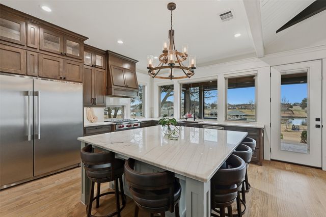 613 Kiowa Drive W, Lake Kiowa, TX 76240