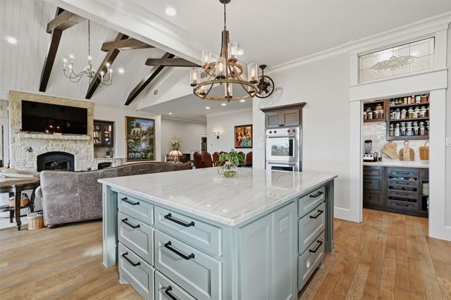613 Kiowa Drive W, Lake Kiowa, TX 76240