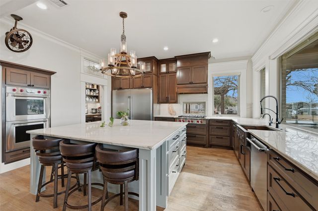613 Kiowa Drive W, Lake Kiowa, TX 76240