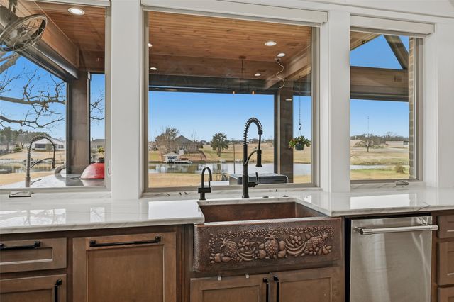 613 Kiowa Drive W, Lake Kiowa, TX 76240