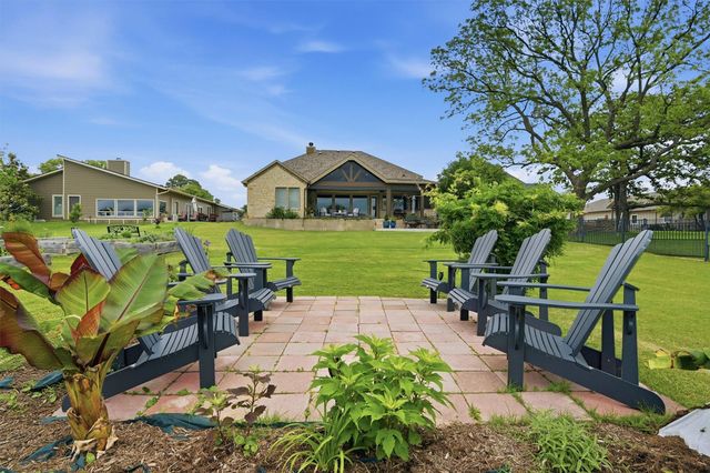 613 Kiowa Drive W, Lake Kiowa, TX 76240