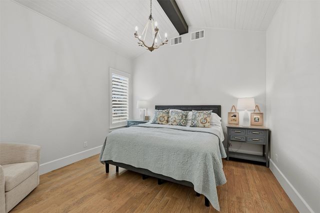 613 Kiowa Drive W, Lake Kiowa, TX 76240