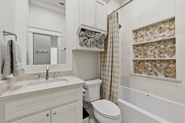 613 Kiowa Drive W, Lake Kiowa, TX 76240