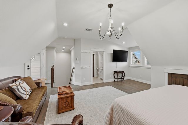 613 Kiowa Drive W, Lake Kiowa, TX 76240