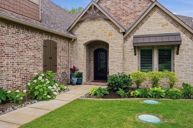 613 Kiowa Drive W, Lake Kiowa, TX 76240