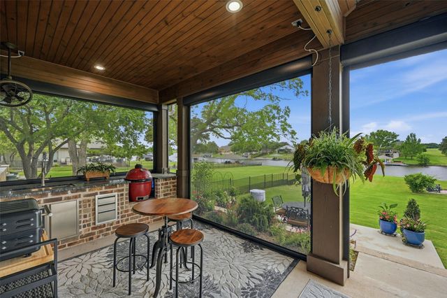613 Kiowa Drive W, Lake Kiowa, TX 76240