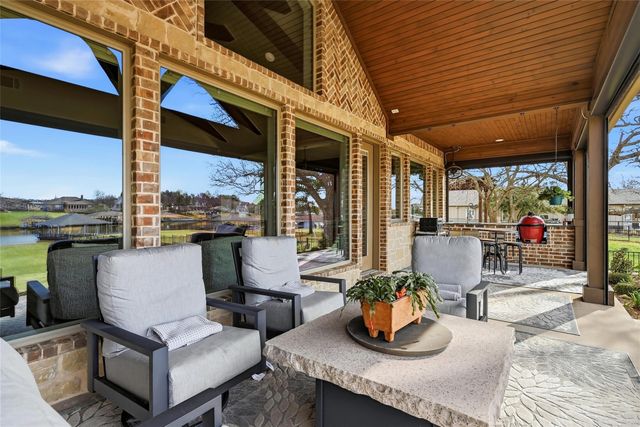 613 Kiowa Drive W, Lake Kiowa, TX 76240