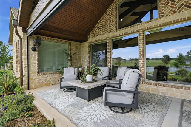 613 Kiowa Drive W, Lake Kiowa, TX 76240