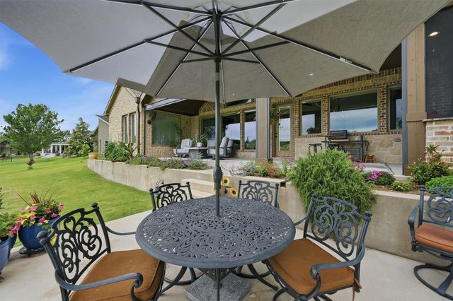 613 Kiowa Drive W, Lake Kiowa, TX 76240
