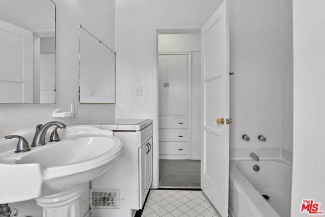 314 N St Andrews Place 3, Los Angeles, CA 90004