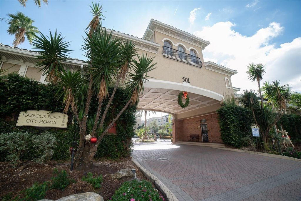 501 KNIGHTS RUN AVENUE 1326, Tampa, FL 33602