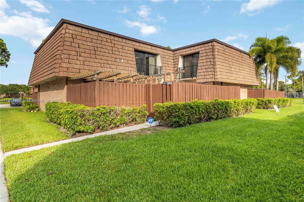 3003 30th Ln, Green Acres, FL 33463