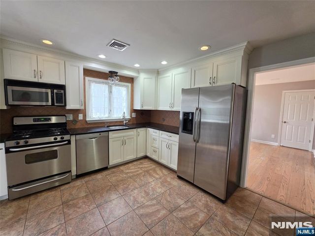 15 Sweetwood Court, Par-troy Hills Twp., NJ 07054
