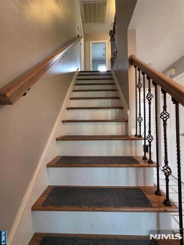 15 Sweetwood Court, Par-troy Hills Twp., NJ 07054