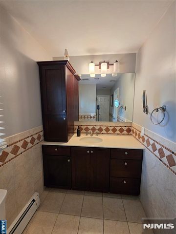 15 Sweetwood Court, Par-troy Hills Twp., NJ 07054