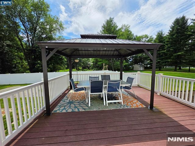 15 Sweetwood Court, Par-troy Hills Twp., NJ 07054