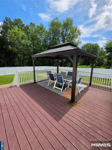 15 Sweetwood Court, Par-troy Hills Twp., NJ 07054