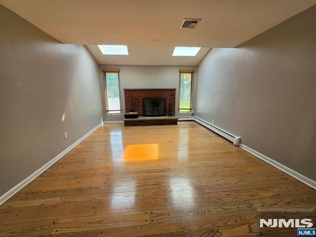 15 Sweetwood Court, Par-troy Hills Twp., NJ 07054