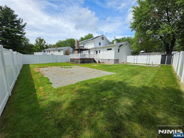 15 Sweetwood Court, Par-troy Hills Twp., NJ 07054