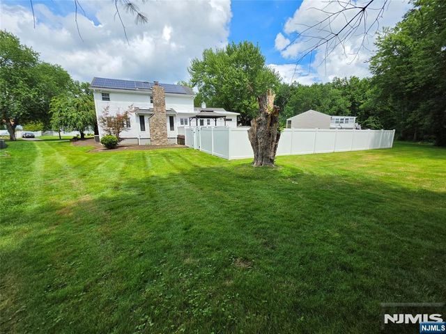 15 Sweetwood Court, Par-troy Hills Twp., NJ 07054