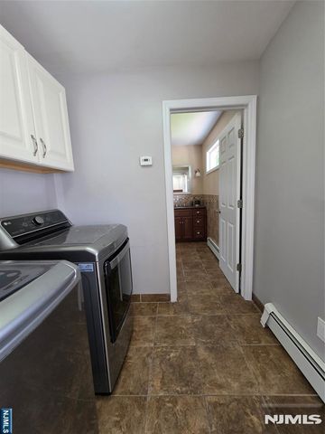 15 Sweetwood Court, Par-troy Hills Twp., NJ 07054