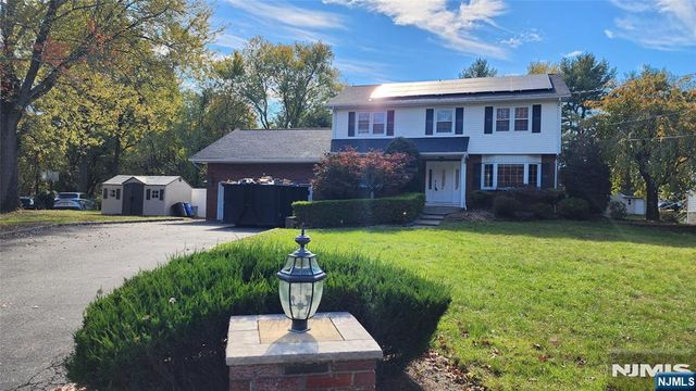 15 Sweetwood Court, Par-troy Hills Twp., NJ 07054