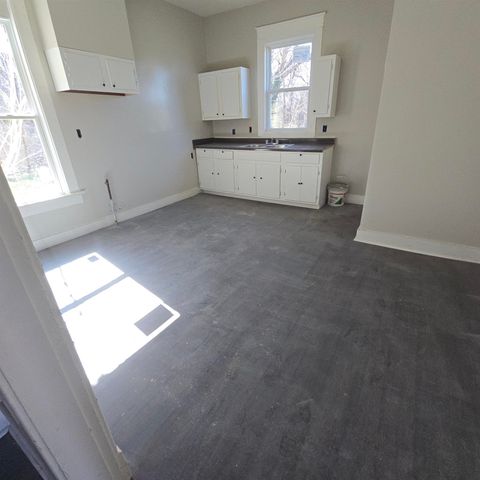385 WALKER AVE, Memphis, TN 38126