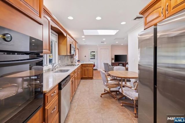 22 Lake Street, Hillsdale, NJ 07642