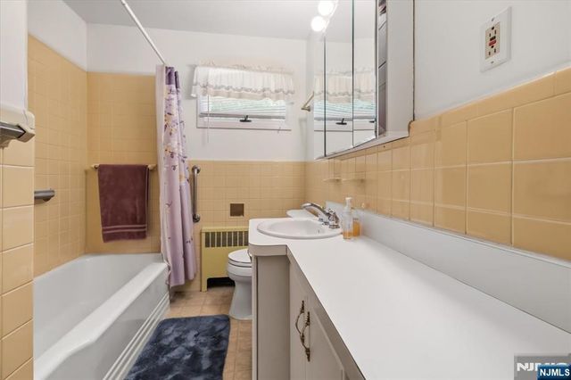 22 Lake Street, Hillsdale, NJ 07642