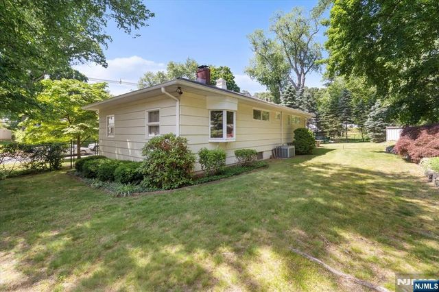 22 Lake Street, Hillsdale, NJ 07642