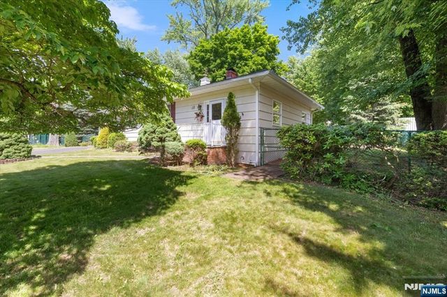 22 Lake Street, Hillsdale, NJ 07642