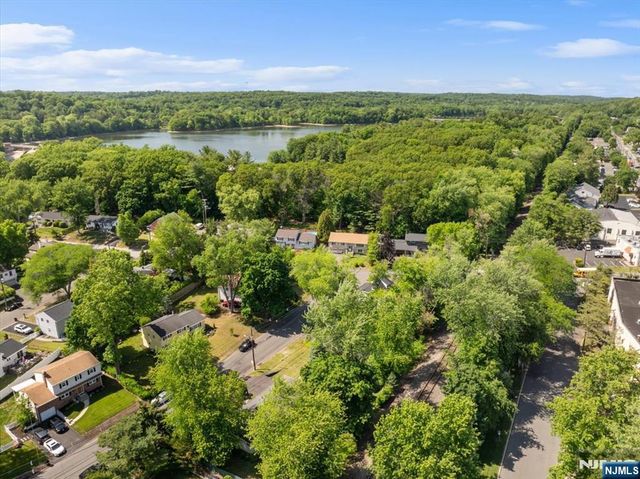 22 Lake Street, Hillsdale, NJ 07642