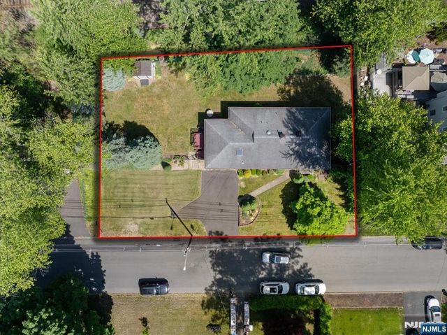 22 Lake Street, Hillsdale, NJ 07642