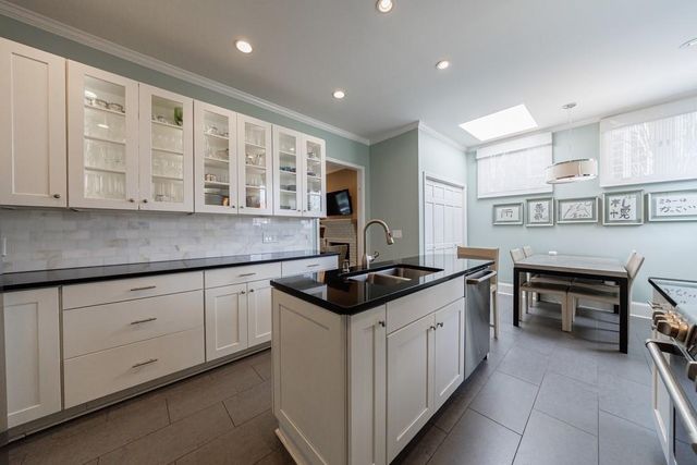 241 Lakeview NE Avenue, Atlanta, GA 30305