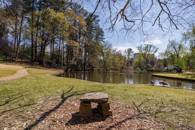 241 Lakeview NE Avenue, Atlanta, GA 30305