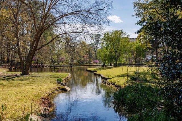 241 Lakeview NE Avenue, Atlanta, GA 30305