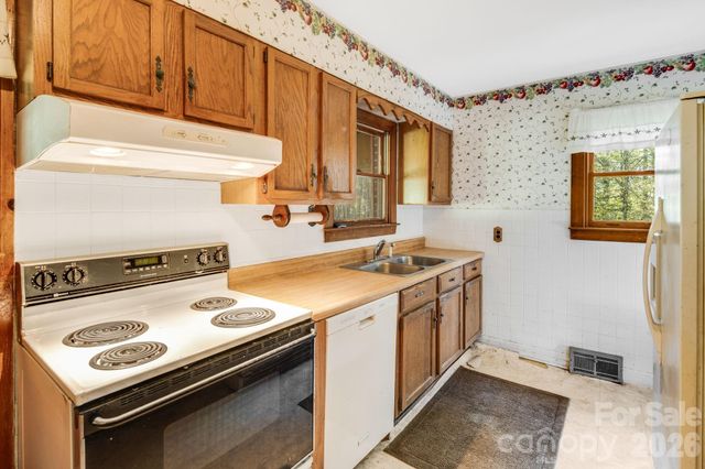 435 Upper Glady Fork Road, Candler, NC 28715