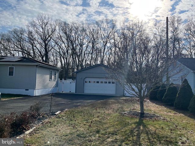 112 1ST AVE, Tuckerton, NJ 08087