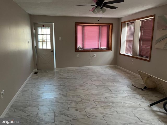 112 1ST AVE, Tuckerton, NJ 08087