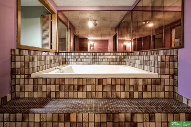 2334 N 113 Street, Omaha, NE 68164