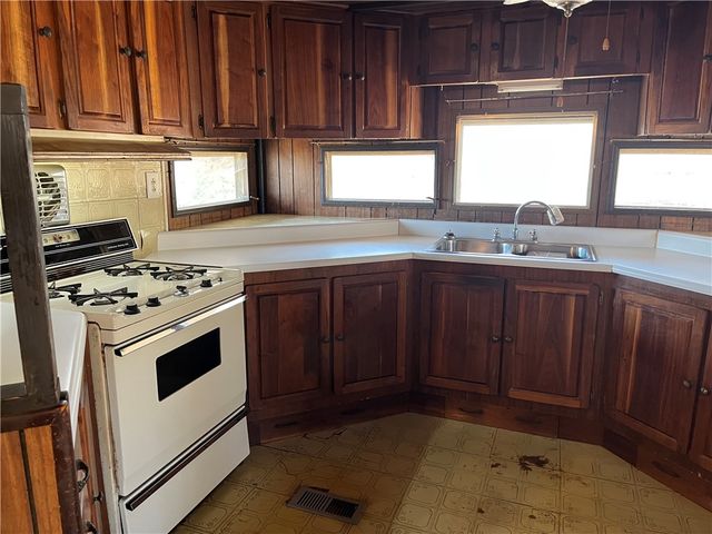 667 NC 2800, Marble Falls, AR 72648