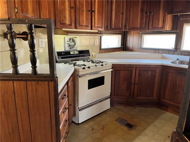 667 NC 2800, Marble Falls, AR 72648