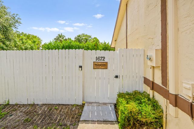 1672 Hawthorne Place, Wellington, FL 33414