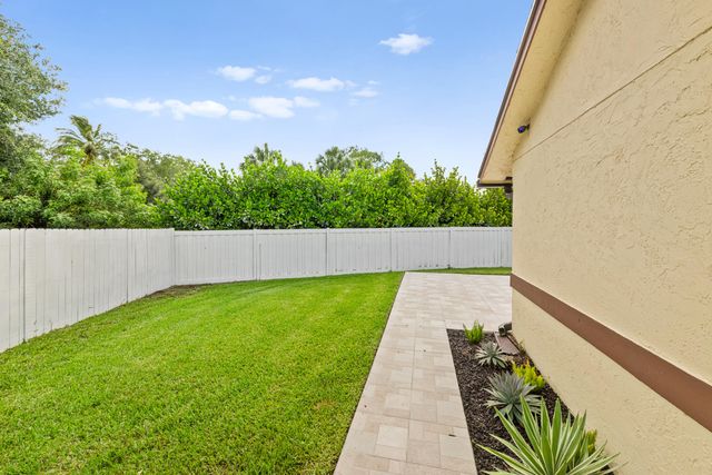 1672 Hawthorne Place, Wellington, FL 33414