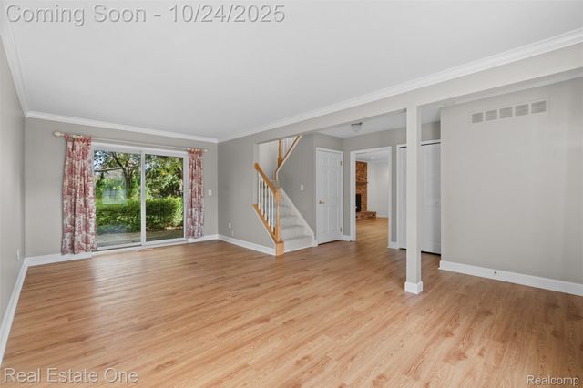 1477 Oakcrest Drive, Troy, MI 48083