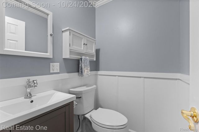 1477 Oakcrest Drive, Troy, MI 48083